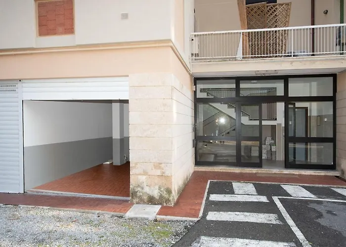 Finalpia Con Box Auto E Deposito Bici * Finale Ligure